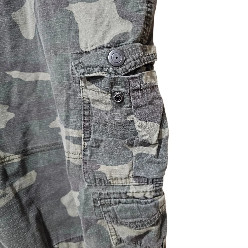 Plugg Camo Cargo Shorts Men’s Size 42  Camouflage Utility Shorts‎